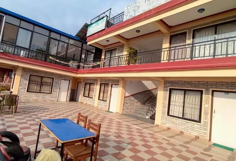 تختخواب و صبحانه Jungle Front Lodge
