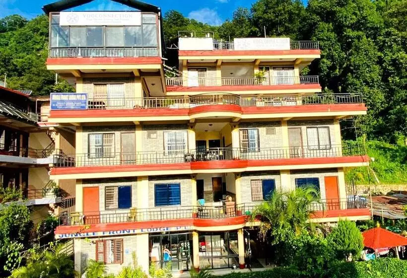 تختخواب و صبحانه Jungle Front Lodge