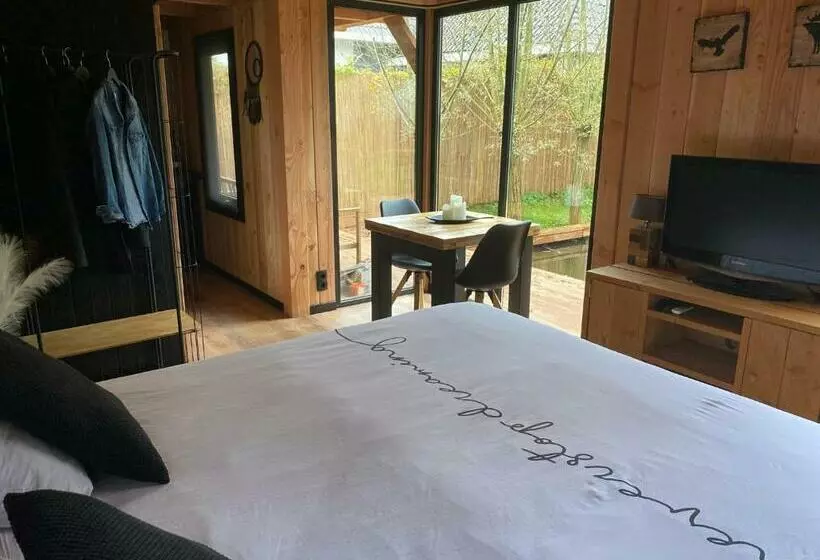 Casa Aan De Plas, B&b Met Sauna En Hottub Of Jacuzzi