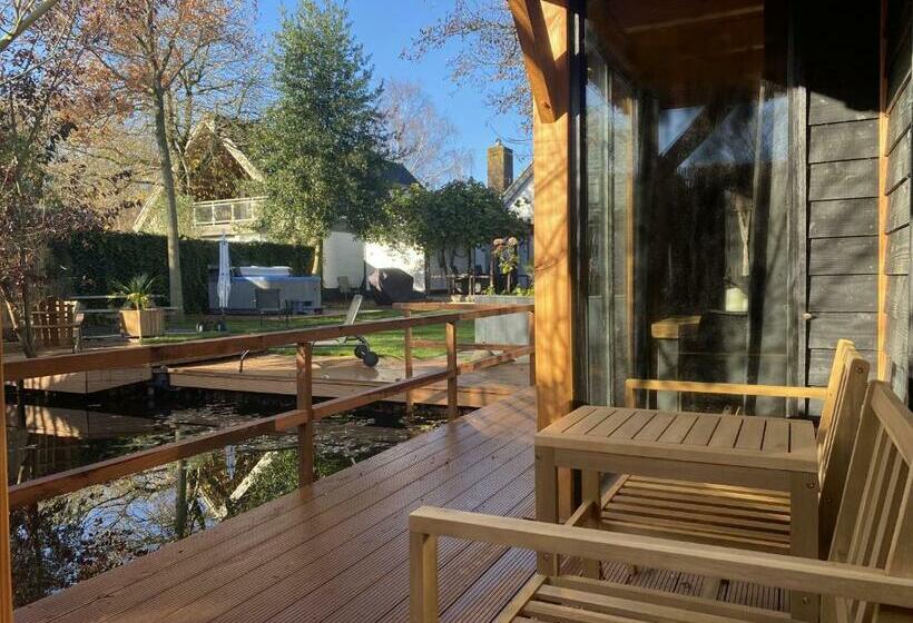 Casa Aan De Plas, B&b Met Sauna En Hottub Of Jacuzzi