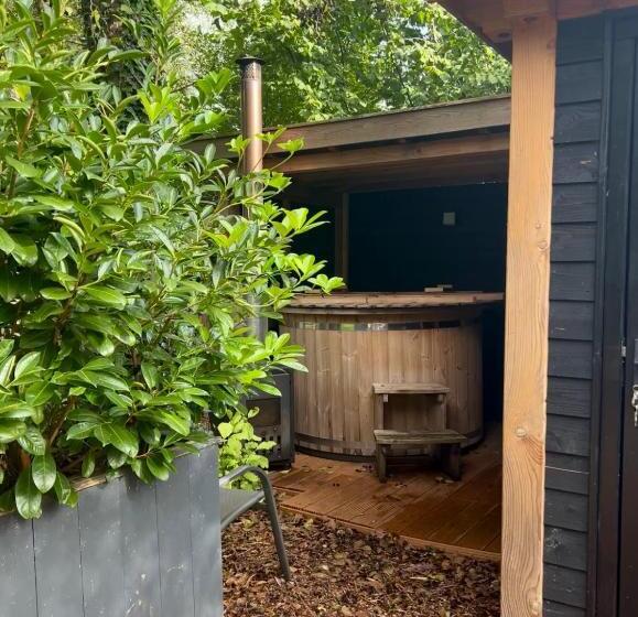 Casa Aan De Plas, B&b Met Sauna En Hottub Of Jacuzzi