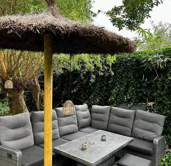 Casa Aan De Plas, B&b Met Sauna En Hottub Of Jacuzzi