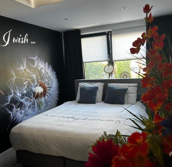 Casa Aan De Plas, B&b Met Sauna En Hottub Of Jacuzzi