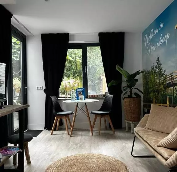 Casa Aan De Plas, B&b Met Sauna En Hottub Of Jacuzzi