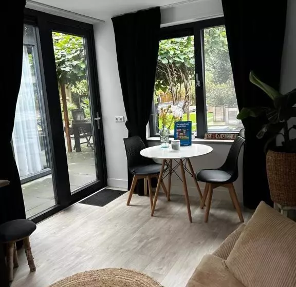 Casa Aan De Plas, B&b Met Sauna En Hottub Of Jacuzzi