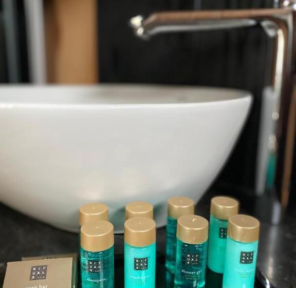 Casa Aan De Plas, B&b Met Sauna En Hottub Of Jacuzzi