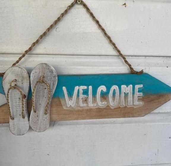 Casa Aan De Plas, B&b Met Sauna En Hottub Of Jacuzzi