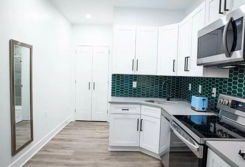 Peachtree Suites   Jersey City