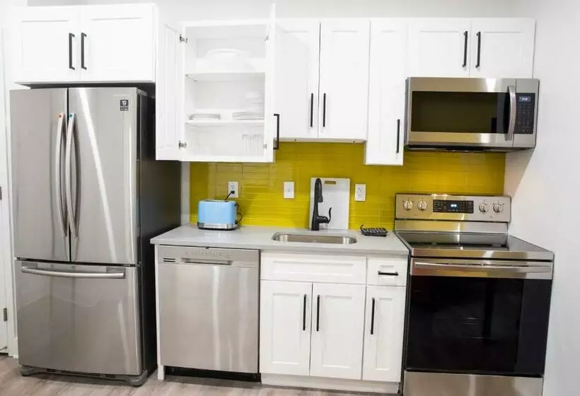 Peachtree Suites   Jersey City