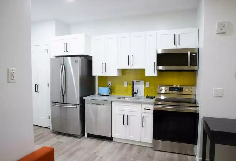 Peachtree Suites   Jersey City