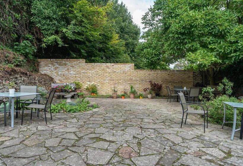 Rock House Bed And Breakfast