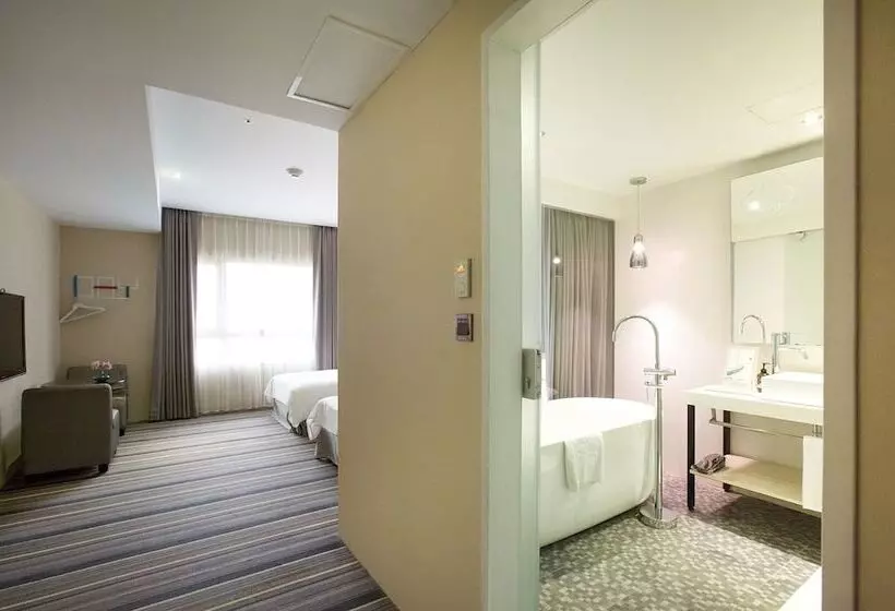 ホテル Day Plus Tamsui