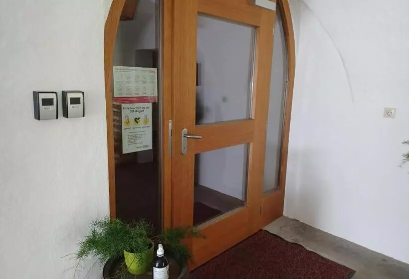 בית מלון כפרי Garni Löwen