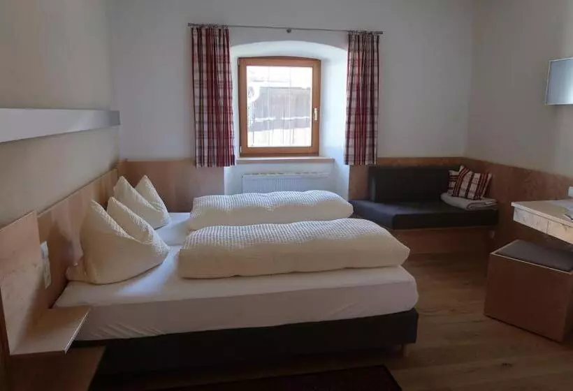 בית מלון כפרי Garni Löwen