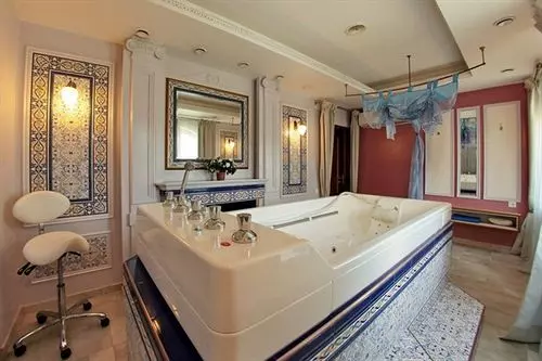 Hotelli Grand Peterhof Spa