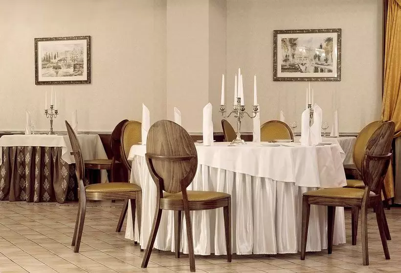 Hotelli Grand Peterhof Spa