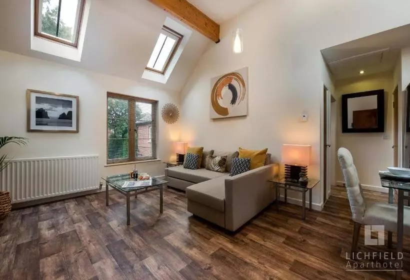 ホテル Netherstowe House