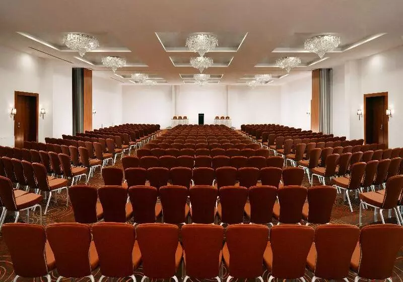 Отель Sheraton Moscow Sheremetyevo Airport