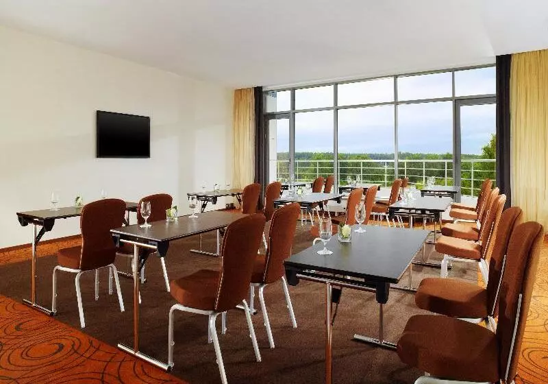 Отель Sheraton Moscow Sheremetyevo Airport