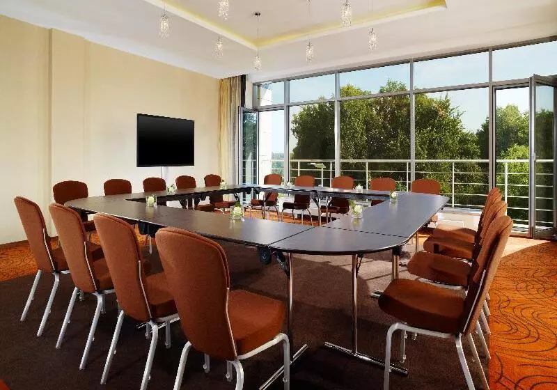 Отель Sheraton Moscow Sheremetyevo Airport