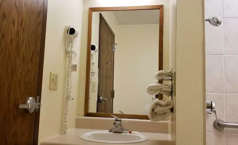 فندق على الطريق Family Budget Inn Bethany