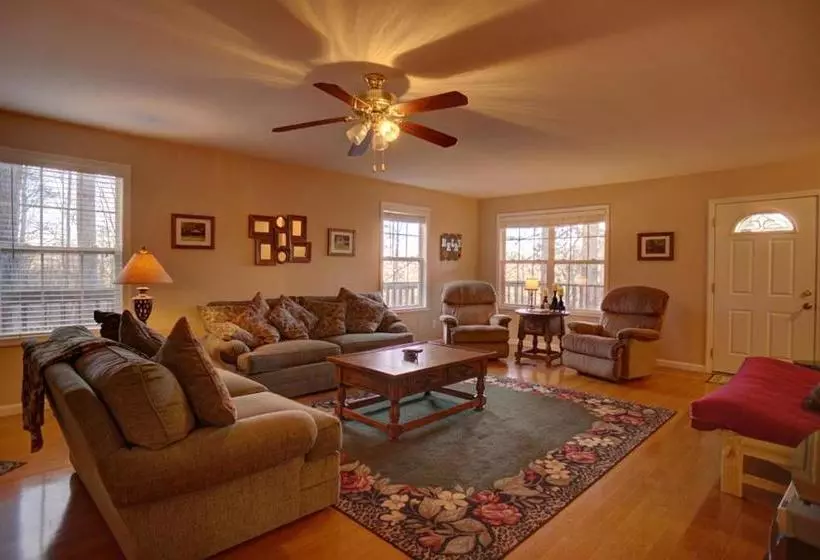 Paradise Hills, Winery Resort & Spa