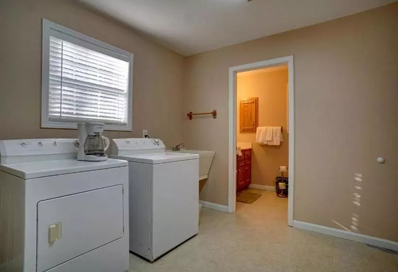 Paradise Hills, Winery Resort & Spa