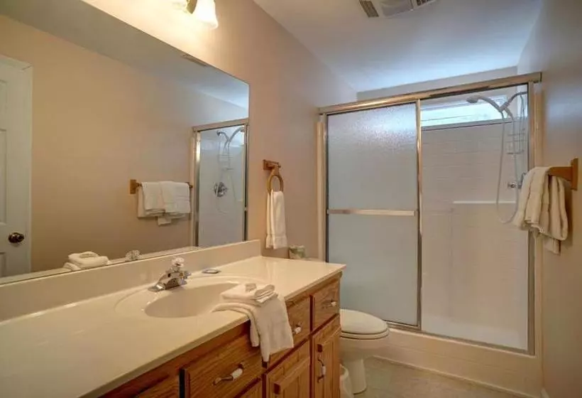 Paradise Hills, Winery Resort & Spa