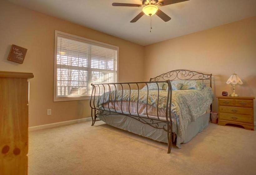 Paradise Hills, Winery Resort & Spa