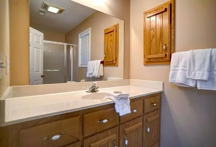 Paradise Hills, Winery Resort & Spa