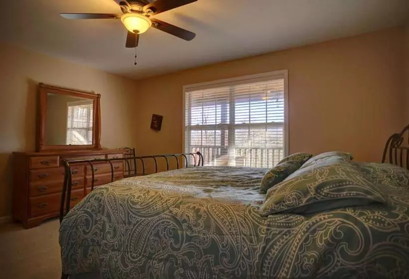 Paradise Hills, Winery Resort & Spa