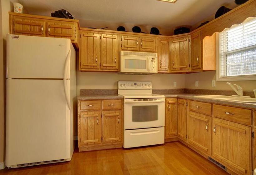 Paradise Hills, Winery Resort & Spa