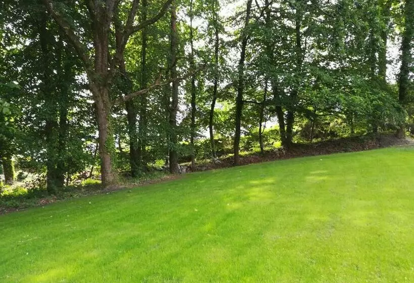 ベッドアンドブレックファースト Campagne à La Ville