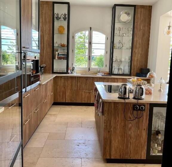 ベッドアンドブレックファースト La Soleillade Aixoise