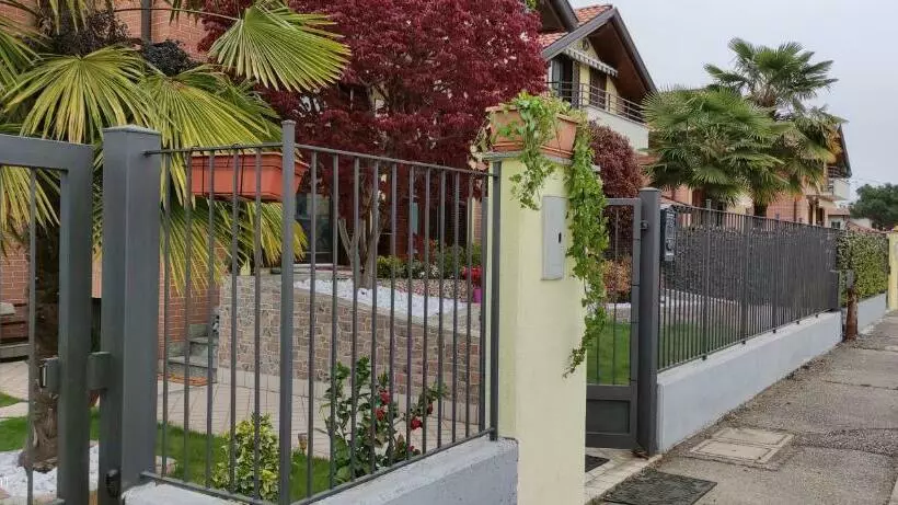 تختخواب و صبحانه New Home