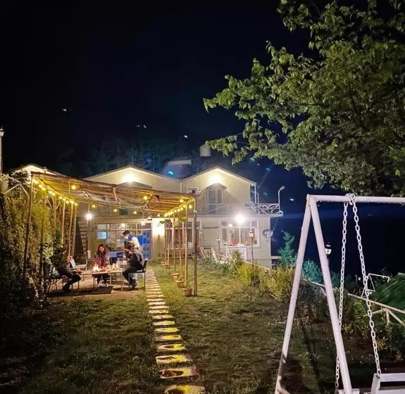 Hotelli Small Victories Stay & Cafe
