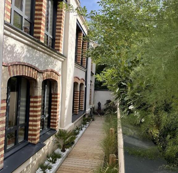 مبيت وإفطار Maison D Hôtes L Atelier Du Charmois