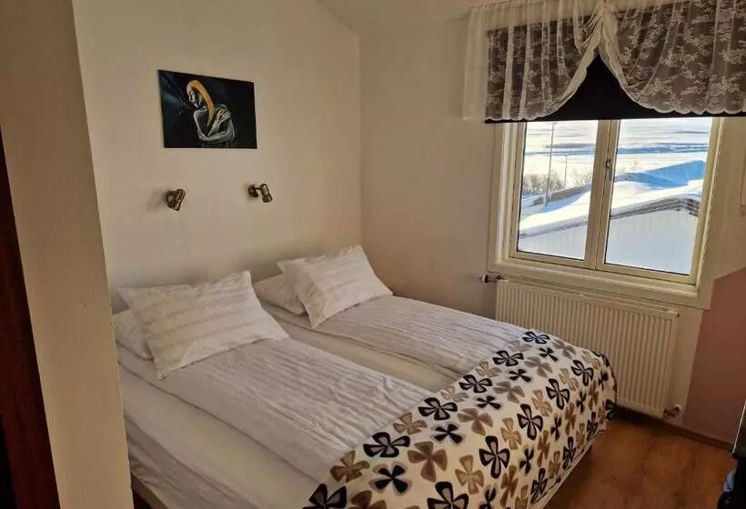 هتل Gauksmýri Guesthouse Lodge