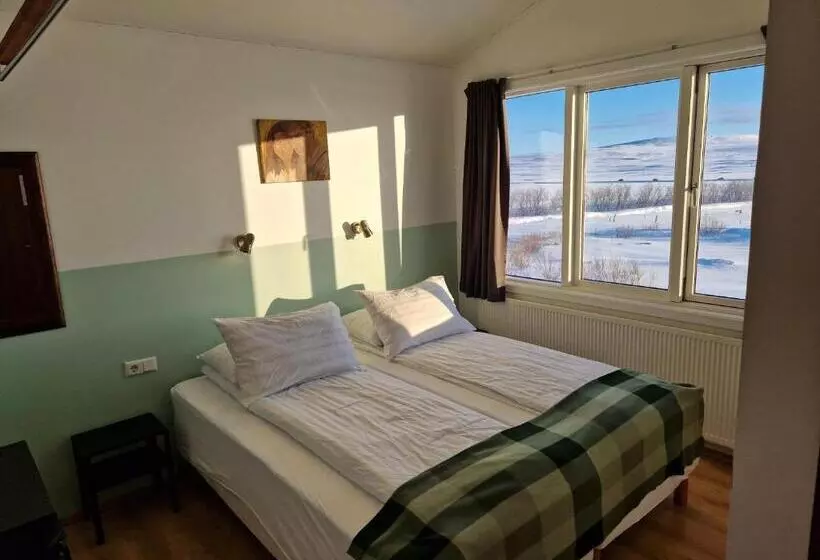 هتل Gauksmýri Guesthouse Lodge