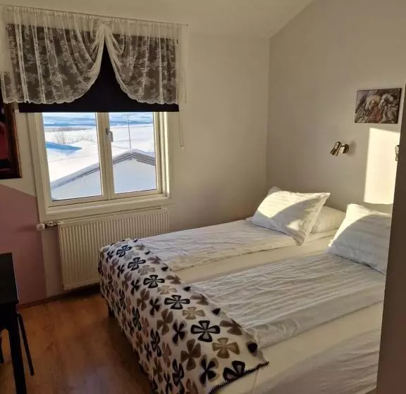 هتل Gauksmýri Guesthouse Lodge
