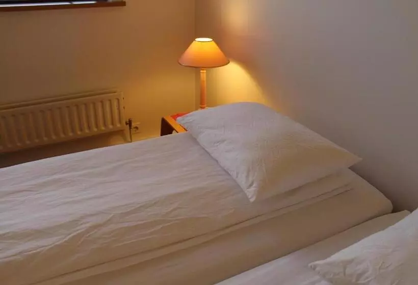 هتل Gauksmýri Guesthouse Lodge