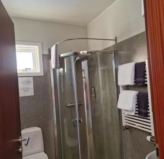 هتل Gauksmýri Guesthouse Lodge
