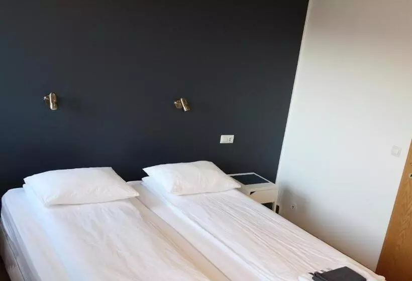 هتل Gauksmýri Guesthouse Lodge