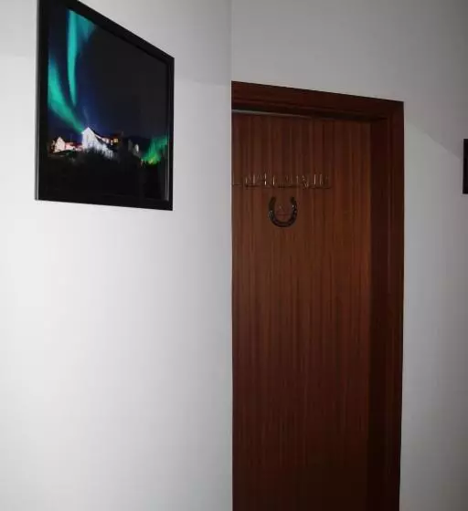 هتل Gauksmýri Guesthouse Lodge