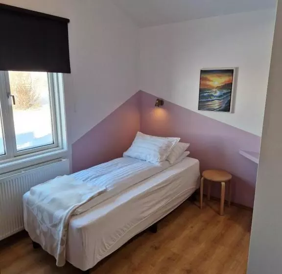 هتل Gauksmýri Guesthouse Lodge
