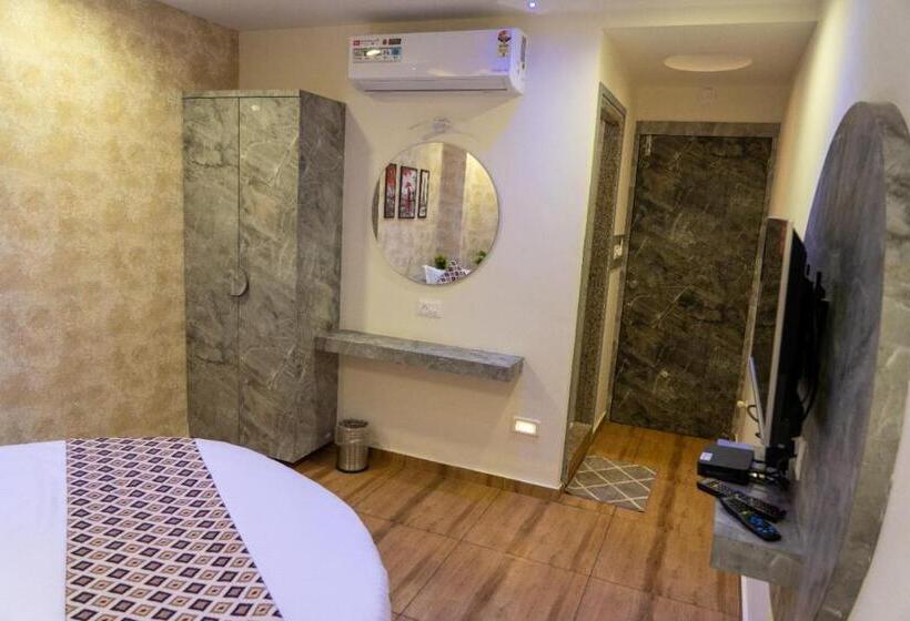 Отель Lee Grand