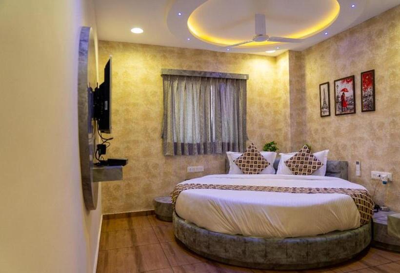 Отель Lee Grand