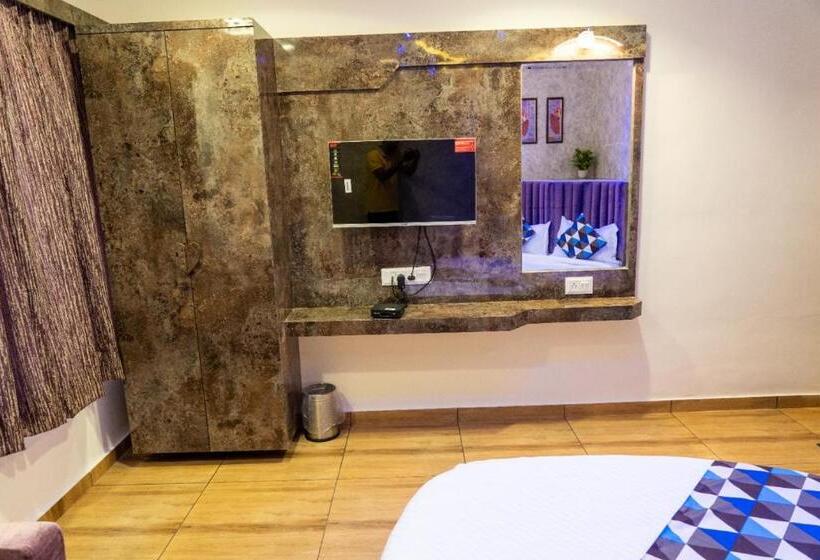 Отель Lee Grand