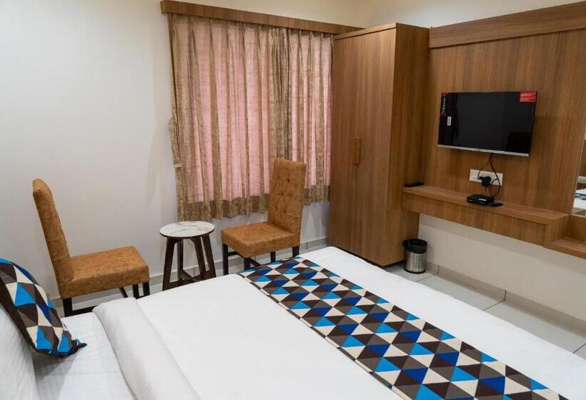 Отель Lee Grand