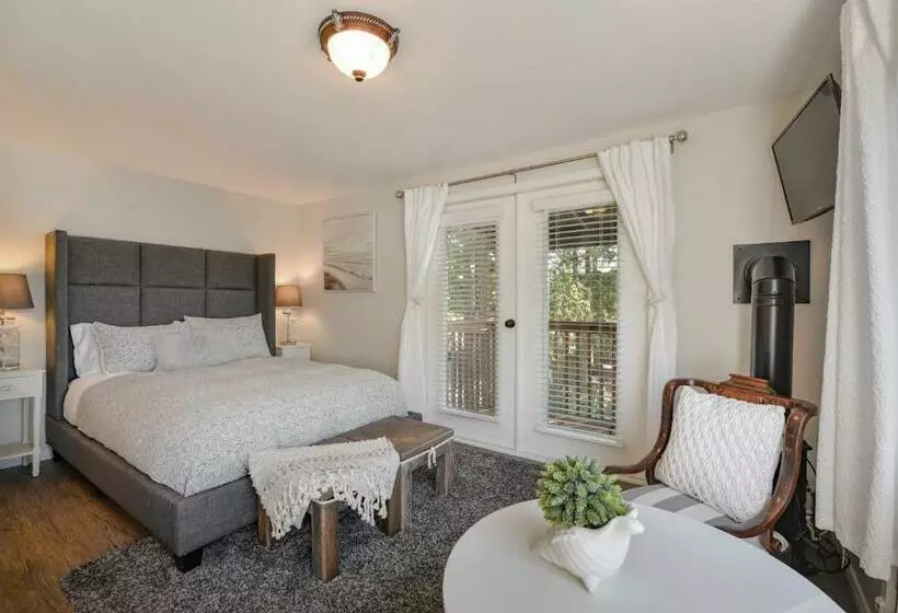 Hotelli Raven Point Inn